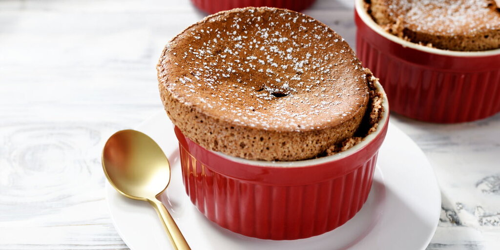 Découvrez la recette gourmande du soufflé au chocolat et café de Cyril Lignac, un délice de chef Découvrez la recette gourmande du soufflé au chocolat et café de Cyril Lignac, un délice de chef