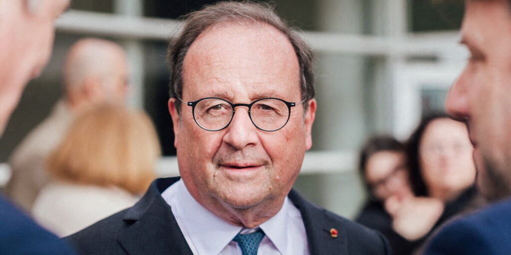 François Hollande : Le surnom insolite donné par ses petits-enfants qui le fait sourire François Hollande : Le surnom insolite donné par ses petits-enfants qui le fait sourire