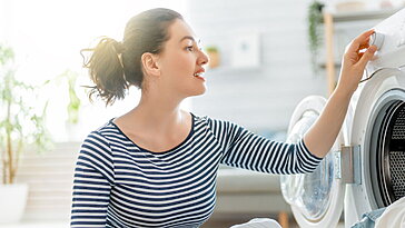 Des solutions pour s’habiller sans plastique : optez pour des vêtements plus sains
