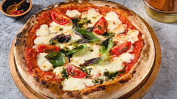 Pizza Margherita maison : trois conseils d’un chef italien pour une cuisson parfaite au four