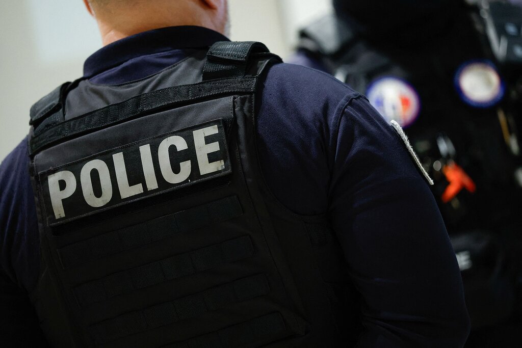 Un policier en congé meurt après une altercation devant un club nocturne Un policier en congé meurt après une altercation devant un club nocturne