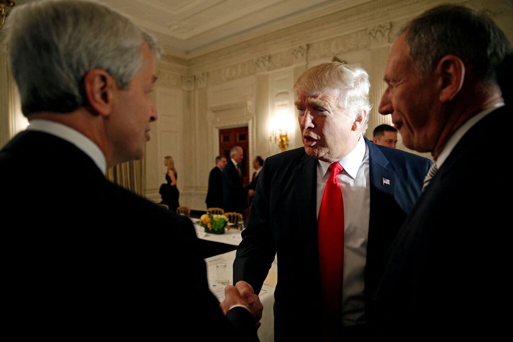 Jamie Dimon, banquier démocrate, influence discrètement Donald Trump