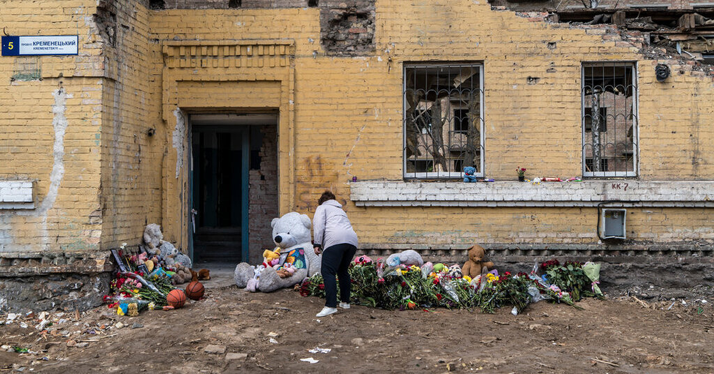 Des missiles russes détruisent des appartements à Kyiv, menaçant une communauté ancienne