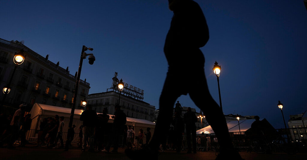 Une panne de courant plonge l’Espagne et le Portugal dans une journée de confusion Une panne de courant plonge l’Espagne et le Portugal dans une journée de confusion