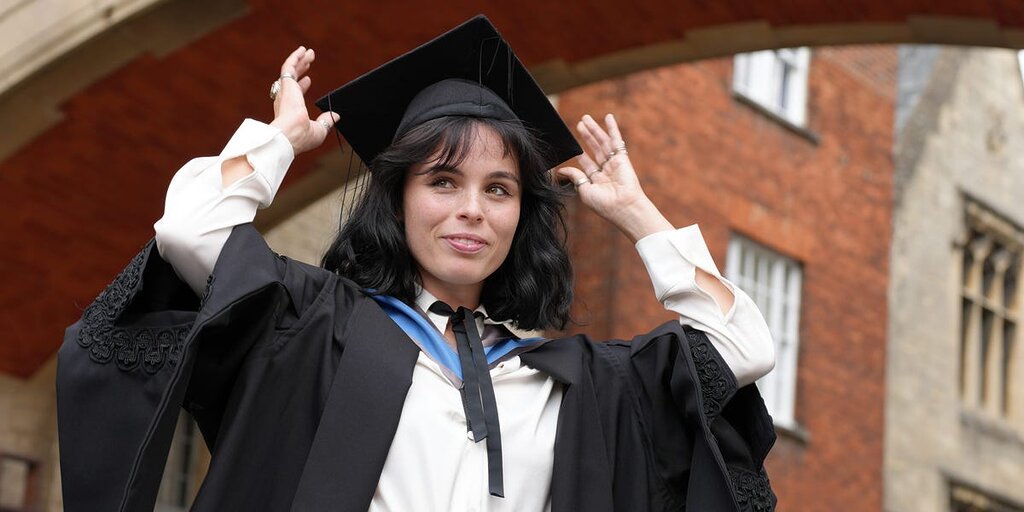 Diplômé d’Oxford, sans emploi, je fais du pet-sitting et dors chez des inconnus pour éviter le loyer à Londres Diplômé d’Oxford, sans emploi, je fais du pet-sitting et dors chez des inconnus pour éviter le loyer à Londres