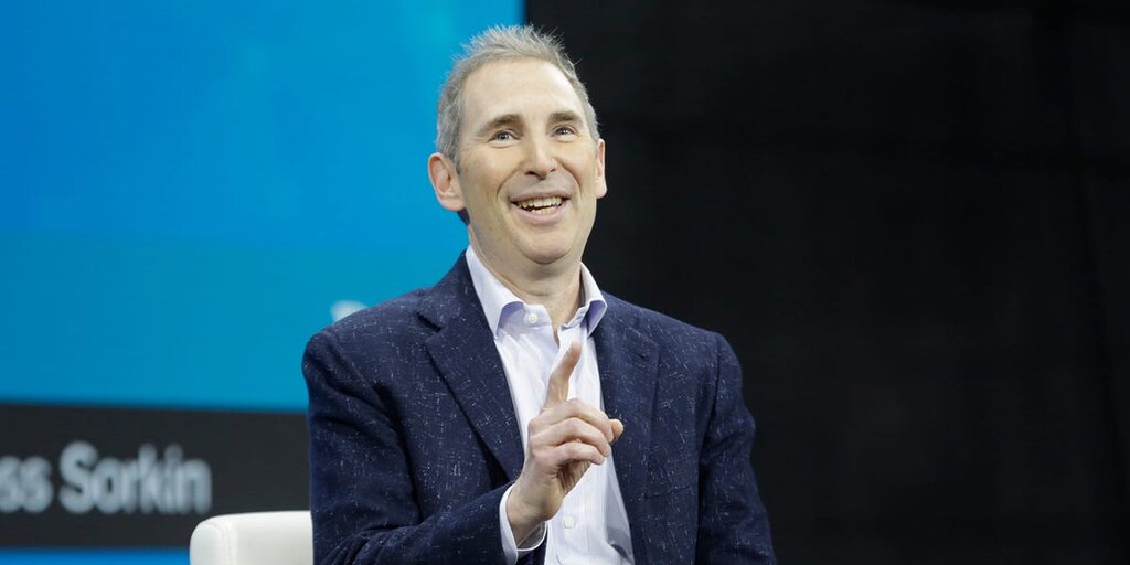 Amazon prévoit un gain de 700 millions de dollars grâce à son assistant d’achat Rufus, basé sur l’IA
