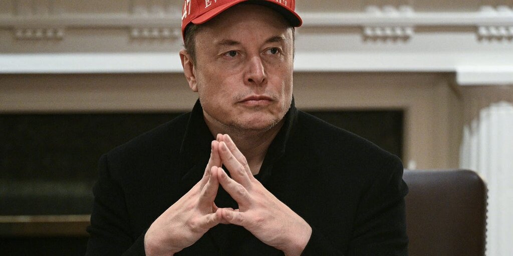 Elon Musk poursuit ses critiques discrètes envers les tarifs fixés par Trump Elon Musk poursuit ses critiques discrètes envers les tarifs fixés par Trump