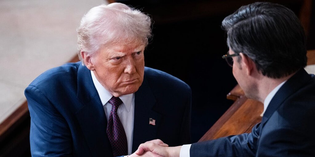 Trump maintient sa position sur les tarifs douaniers, appuyé par les leaders républicains