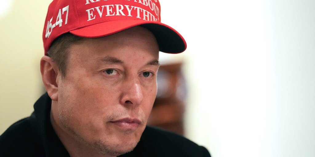 La richesse d’Elon Musk est passée sous les 300 milliards de dollars