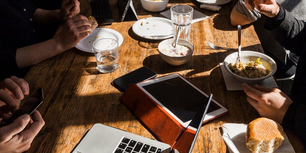 WPP offre des déjeuners gratuits le vendredi pour encourager le retour au bureau, malgré des réticences WPP offre des déjeuners gratuits le vendredi pour encourager le retour au bureau, malgré des réticences