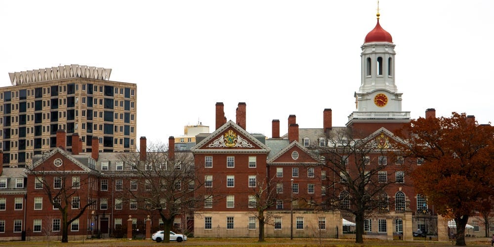 Harvard exige que Trump se retire, avec 9 milliards en jeu Harvard exige que Trump se retire, avec 9 milliards en jeu