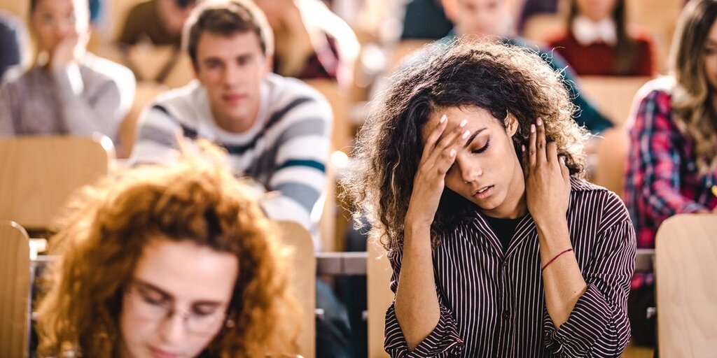 Ma fille m’appelait chaque jour de la fac en pleurs, déçue. J’ai ignoré tous les conseils parentaux pour l’aider Ma fille m’appelait chaque jour de la fac en pleurs, déçue. J’ai ignoré tous les conseils parentaux pour l’aider