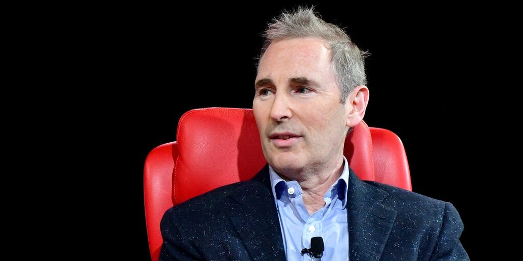 Andy Jassy conseille aux PDG de rester concentrés face à l’incertitude des tarifs