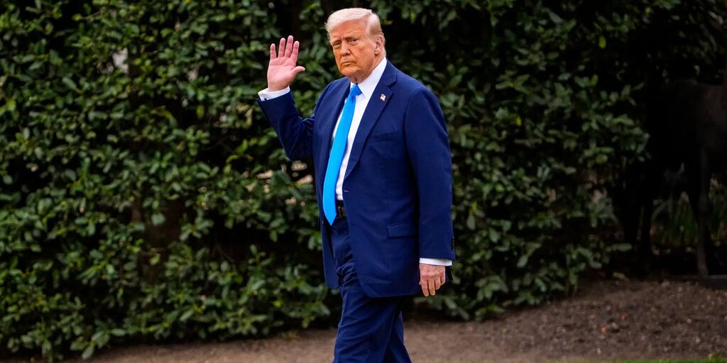 Au 101e jour de son mandat, Trump blâme Biden pour l’état du marché boursier