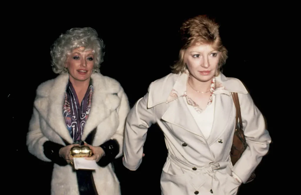 Les amis de Dolly Parton craignent l’impact de sa relation amicale sur sa carrière musicale