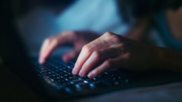 Ce site internet peut retrouver presque toutes vos photos existantes, c’est troublant