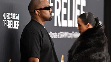 Kanye « Ye » West banni du Met Gala : une source révèle pourquoi