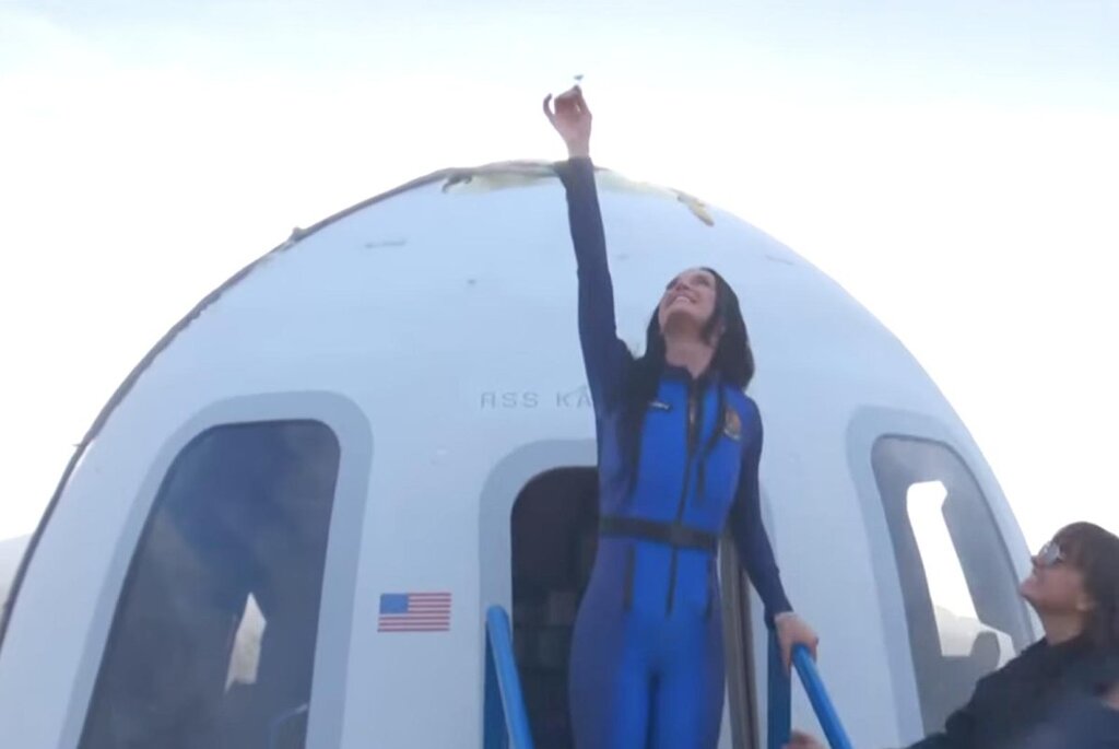 Katy Perry et Gayle King voyagent dans l’espace à bord de la fusée Blue Origin Katy Perry et Gayle King voyagent dans l’espace à bord de la fusée Blue Origin