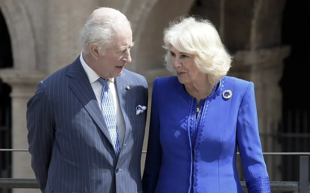 Un expert en lecture labiale dévoile ce que le roi Charles a murmuré à Camilla pour leurs 20 ans