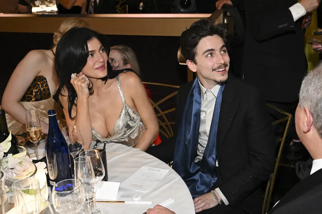 Selon une source, la relation entre Timothée Chalamet et sa sœur est tendue à cause de Kylie Jenner Selon une source, la relation entre Timothée Chalamet et sa sœur est tendue à cause de Kylie Jenner