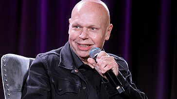Matt Pinfield parle de sa santé après un AVC : Je récupère lentement mais sûrement