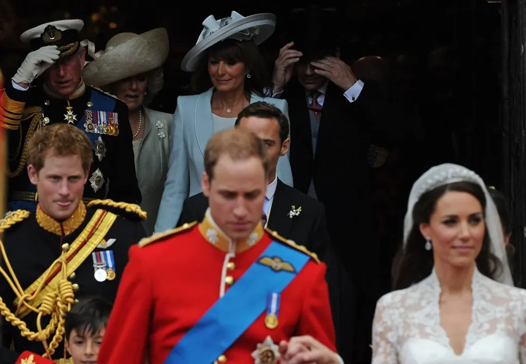 Le prince William fasciné par les Middleton : le prince Harry trouve cette famille ‘ennuyeuse’