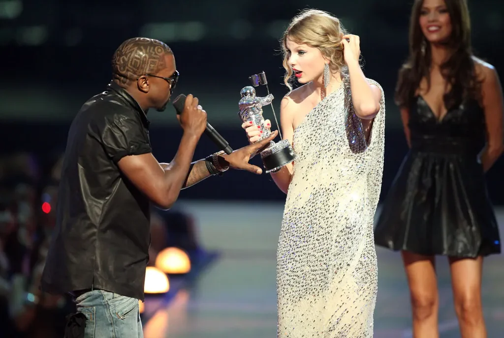 Azealia Banks demande à Taylor Swift de défier Kanye West dans un discours sur X Azealia Banks demande à Taylor Swift de défier Kanye West dans un discours sur X
