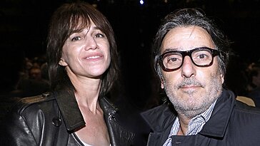 Charlotte Gainsbourg parle du rôle d’Yvan Attal, immergée dans la douleur après la mort de son père