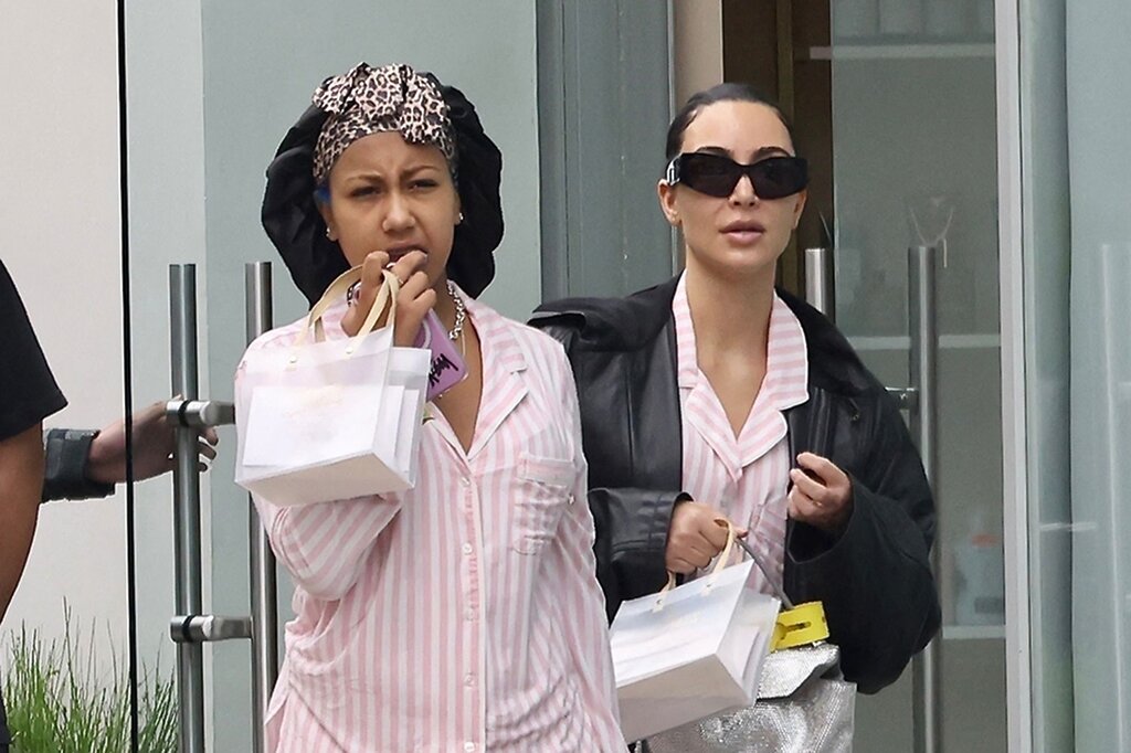 Kim Kardashian se détend au spa avec North, loin de son procès parisien Kim Kardashian se détend au spa avec North, loin de son procès parisien