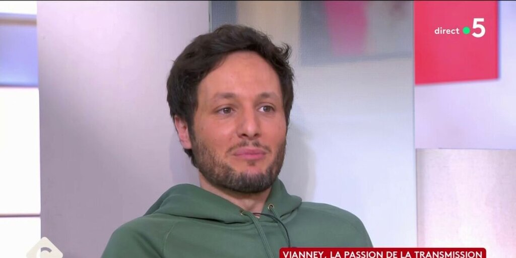 Vianney se confie sur les critiques de The Voice et leurs impacts sur ses proches Vianney se confie sur les critiques de The Voice et leurs impacts sur ses proches