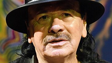 Carlos Santana, déshydraté, reporte son concert au Texas