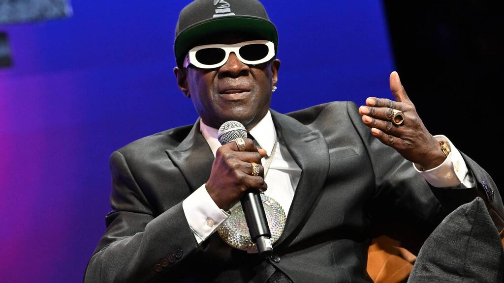 Flavor Flav admet une rechute dans une déclaration honnête : le voyage continue