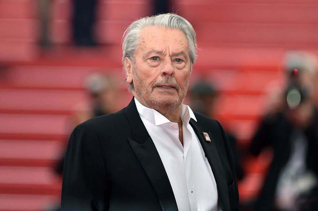Quels sont les prénoms des cinq petits-enfants d’Alain Delon ? Quels sont les prénoms des cinq petits-enfants d’Alain Delon ?