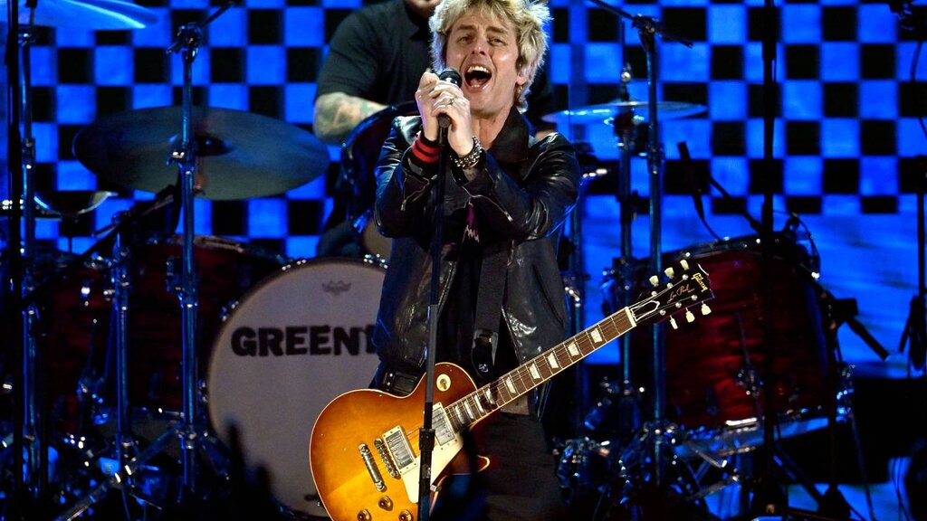 Green Day donne un concert électrisant en tant que têtes d’affiche sur scène