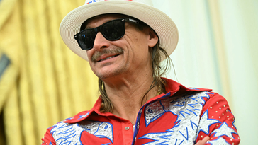Kid Rock a passé 20 ans à bâtir son propre « mini palais présidentiel » avec urinoir doré et station-service