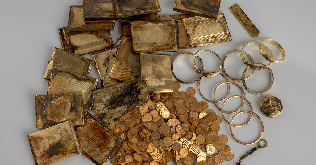 Des randonneurs découvrent une pile de pièces d’or, déclenchant une chasse historique Des randonneurs découvrent une pile de pièces d’or, déclenchant une chasse historique