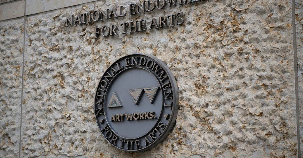 Les réductions de Trump : démissions d’officiels du National Endowment for the Arts