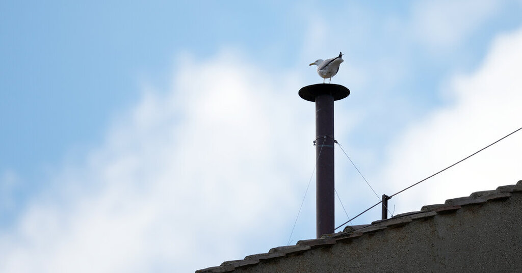 Les cardinaux se réunissent en conclave pour élire le nouveau pape