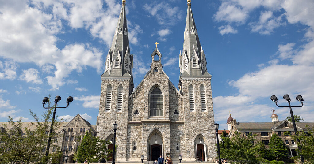Le pape diplômé de Villanova : les cloches de l’église sonnent sans cesse