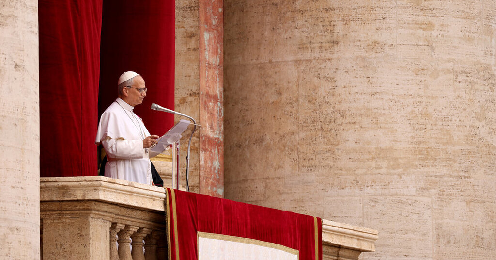 Le pape Léon XIV appelle à la paix et à la fin de la guerre lors de sa première bénédiction