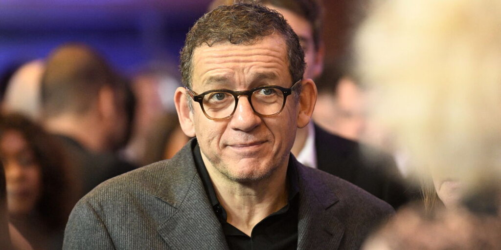 Dany Boon : son geste étonnant envers les pompiers après un accident de la route Dany Boon : son geste étonnant envers les pompiers après un accident de la route