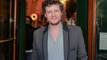 Le biopic de Joe Dassin : Jonathan, son fils, dévoile des détails sur l’hommage en cours