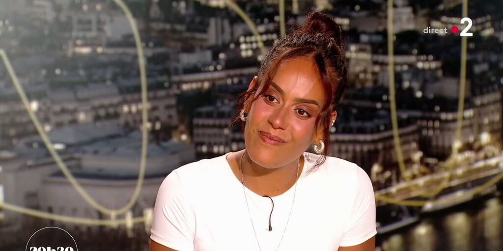Amel Bent évoque la douleur de perdre sa grand-mère : souvenirs émouvants à 20h30 le dimanche Amel Bent évoque la douleur de perdre sa grand-mère : souvenirs émouvants à 20h30 le dimanche