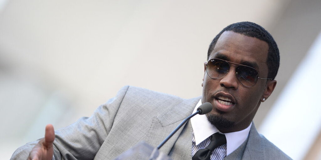 Lors du procès de P. Diddy, un témoin livre des détails crus, ses trois filles quittent la salle