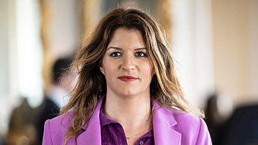 Marlène Schiappa attend son troisième enfant à 42 ans, une grossesse inattendue