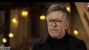 Jean-Luc Lemoine parle de son frère handicapé : le fardeau d’être un « enfant pansement » et le départ de la sage-femme