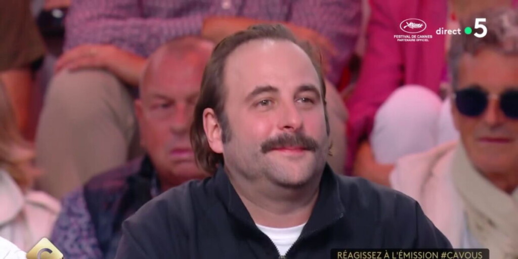Vincent Macaigne choque C à Vous avec un commentaire sur une photo de son cousin : assassinat Vincent Macaigne choque C à Vous avec un commentaire sur une photo de son cousin : assassinat