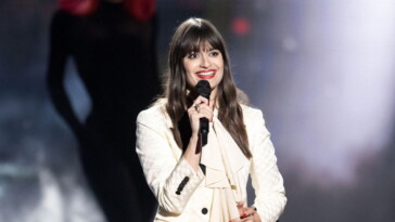 Pour la fête des mères, Clara Luciani partage une photo du joli cadeau reçu de son fils
