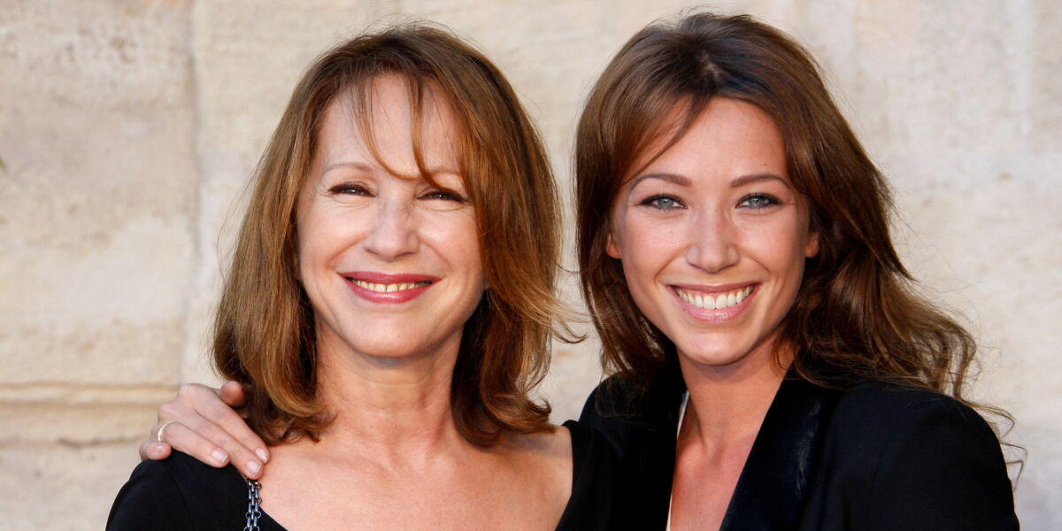 Une rare photo d'enfance de Laura Smet avec sa mère Nathalie Baye pour ...