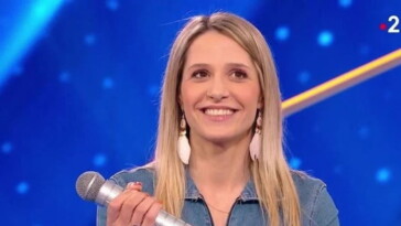 Vidéo YouTube de N’oubliez pas les paroles : Cindy, la maestro, méconnaissable en brune